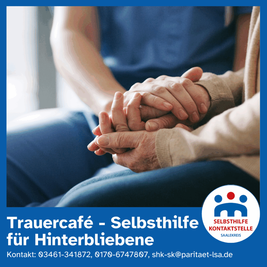 Trauercafe Abschied Verlust Ein paar Frauenhände halten tröstend und beschützend die Hand einer älteren Dame.