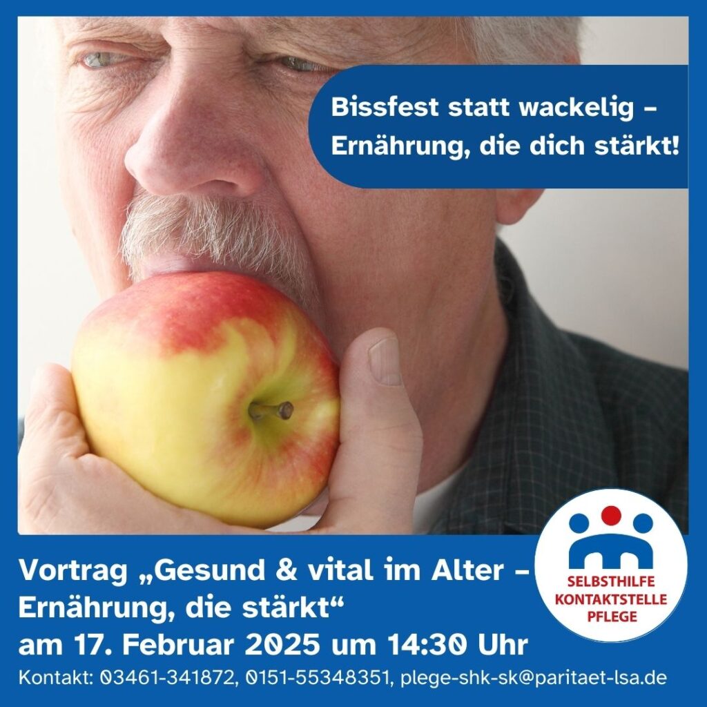Ein älter Mann beißt herzhaft in einen Apfel. Das Bild ziert eine Überschrift: Bissfest statt wackelig - Ernährung, die dich stärkt!