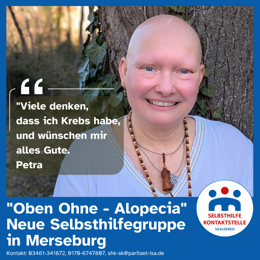 Eine fröhlich lächelnde Frau mittleren Alters ohne Kopfbehaarung und Augenbrauen sowie Wimpern sagt "Viele denken ich habe Krebs und wünschen mir alles Gute."