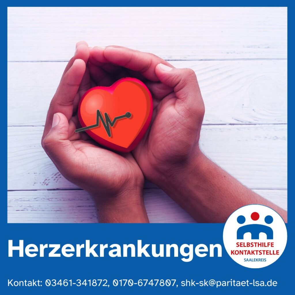 Zwei Männerhände halten schützend ein Herz auf dem eine EKG Linie abgebildet ist