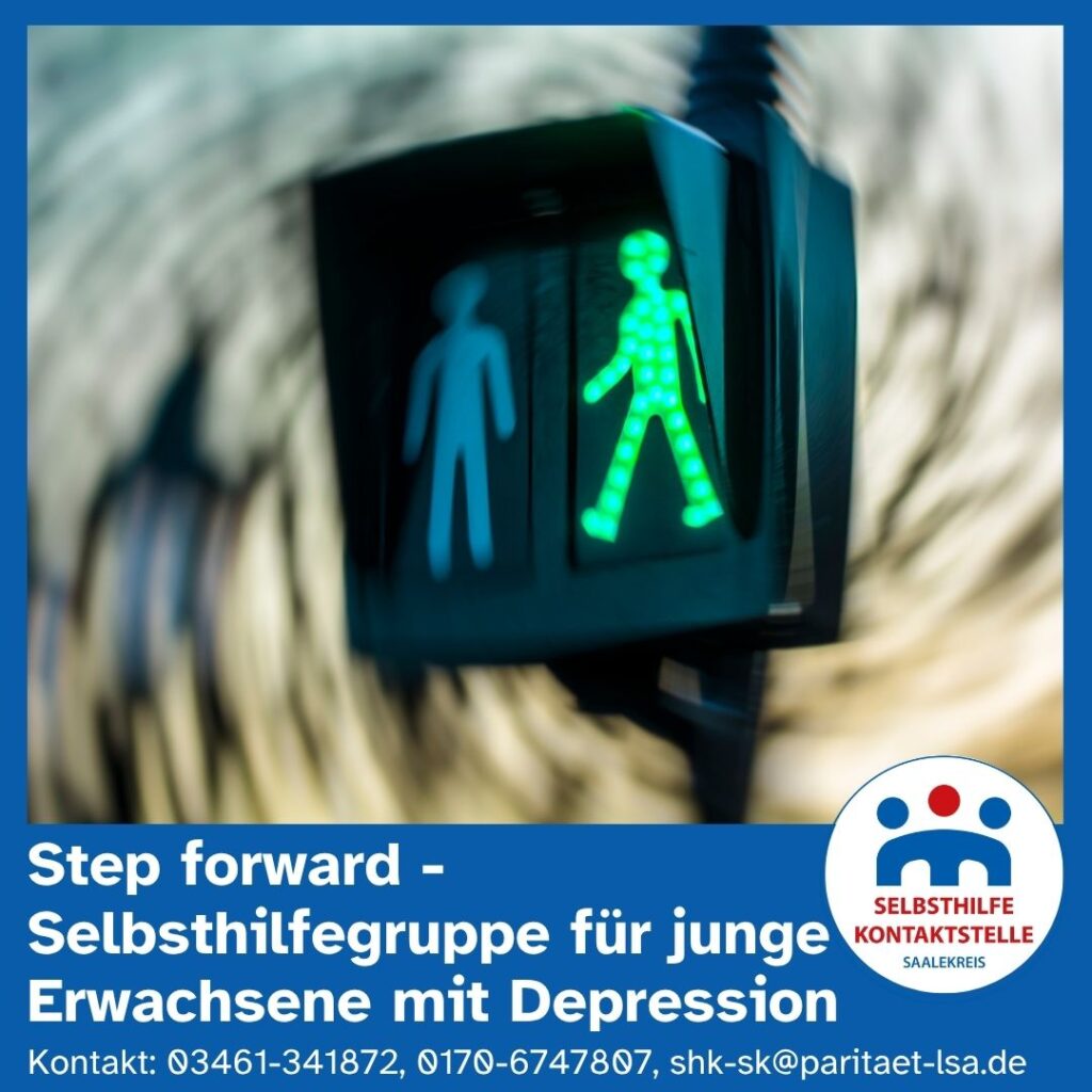 Eine Fußgängerampel zeigt auf grün ein laufendes Unisex-Zeichen. Der Hintergrund der Ampel ist verschwommen zu erkennen und dreht sich