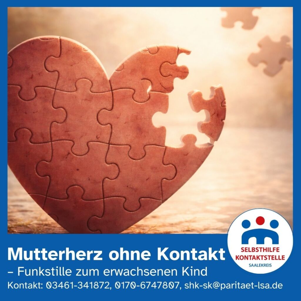 Einem warmen Herz aus lauter Puzzelteilen bestehend, fehlen zwei Puzzleteile, die nur schemenhaft im Hintergrund erkennen zu sind
